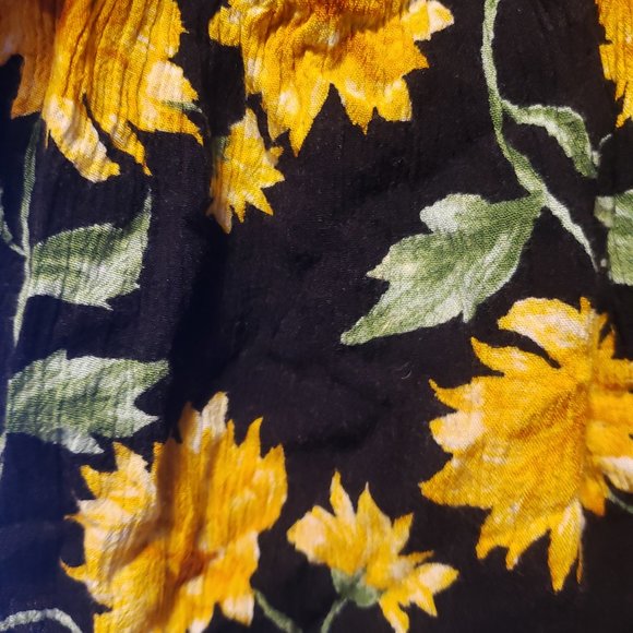 Forever 21 off the shoulder blouse - Picture 3 of 3